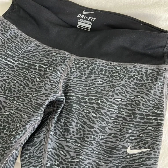 Nike Dri-Fit Capri Leggings - Picture 3 of 5